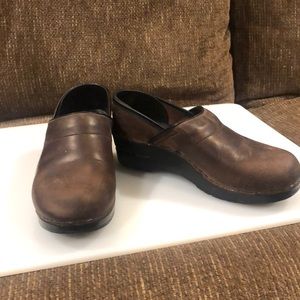 Women’s Dansko clogs